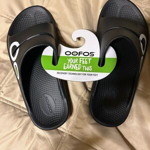 Oofos! Men’s 9 Women's 11 New